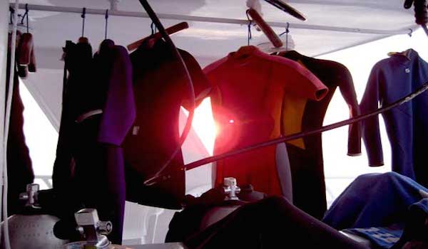 Dry_your_wetsuit_properly